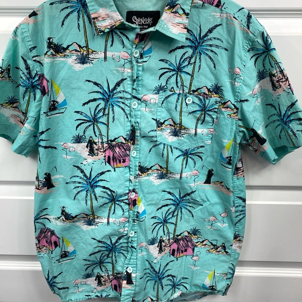 Spencer's Men's Short Sleeve Button up Grim Reaper on the Beach Shirt Graphic M